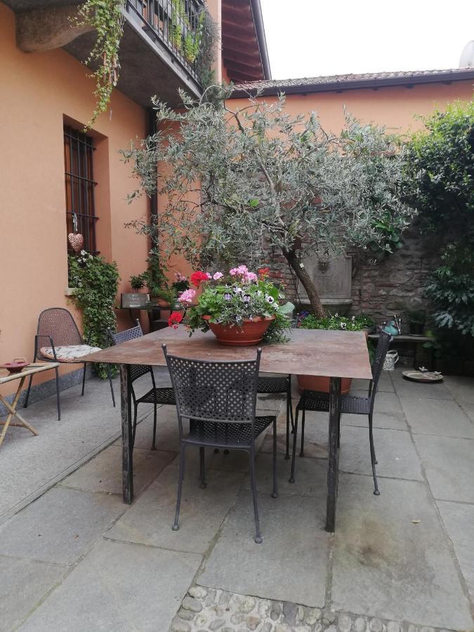 A Due Passi Dal Castello Bed & Breakfast Somma Lombardo Eksteriør bilde
