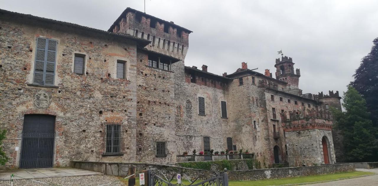 A Due Passi Dal Castello Bed & Breakfast Somma Lombardo Eksteriør bilde