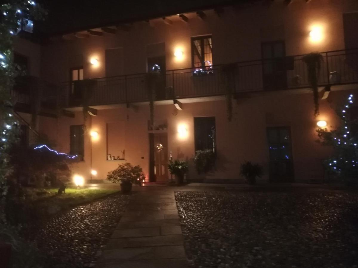 A Due Passi Dal Castello Bed & Breakfast Somma Lombardo Eksteriør bilde