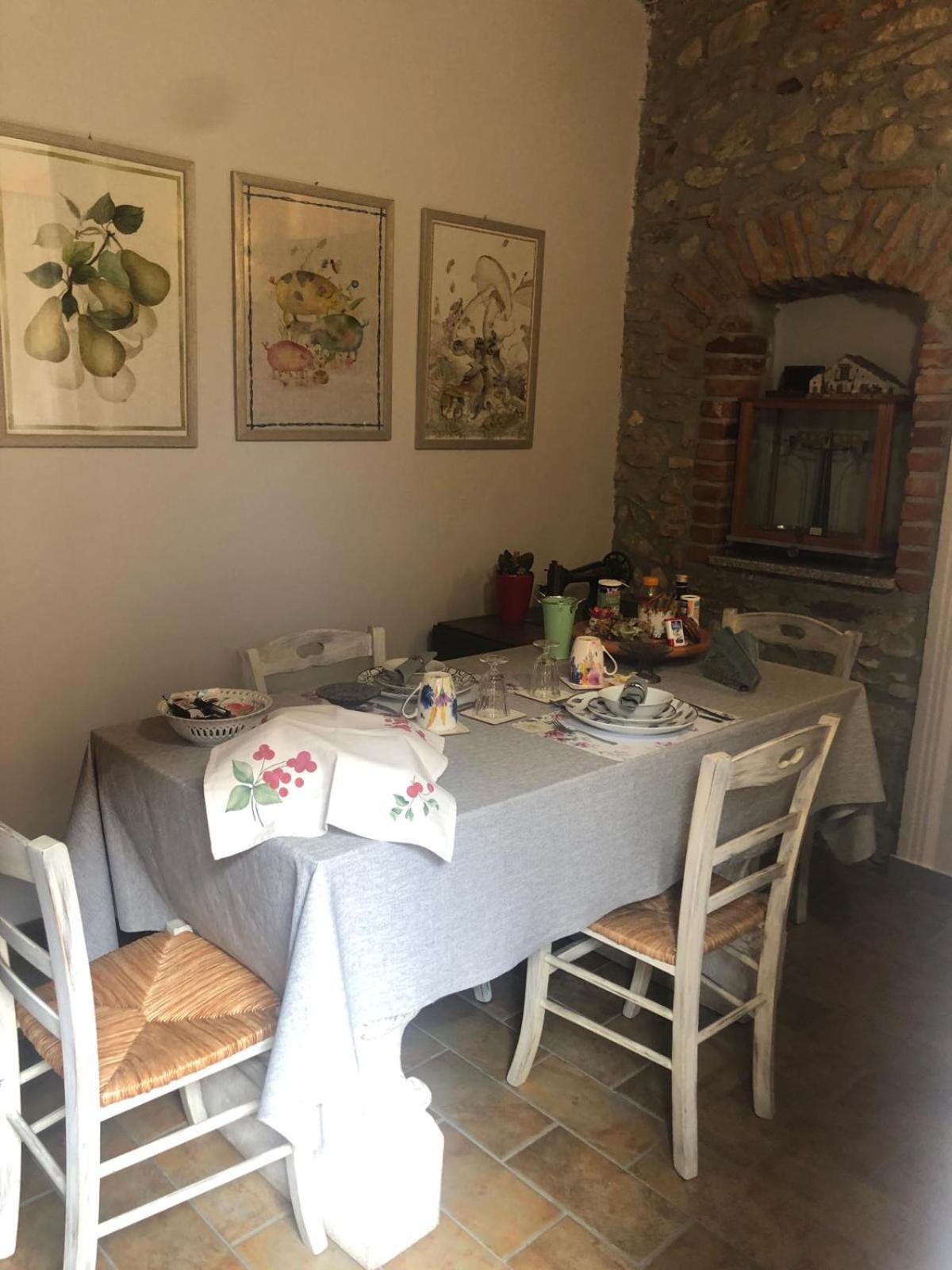 A Due Passi Dal Castello Bed & Breakfast Somma Lombardo Eksteriør bilde
