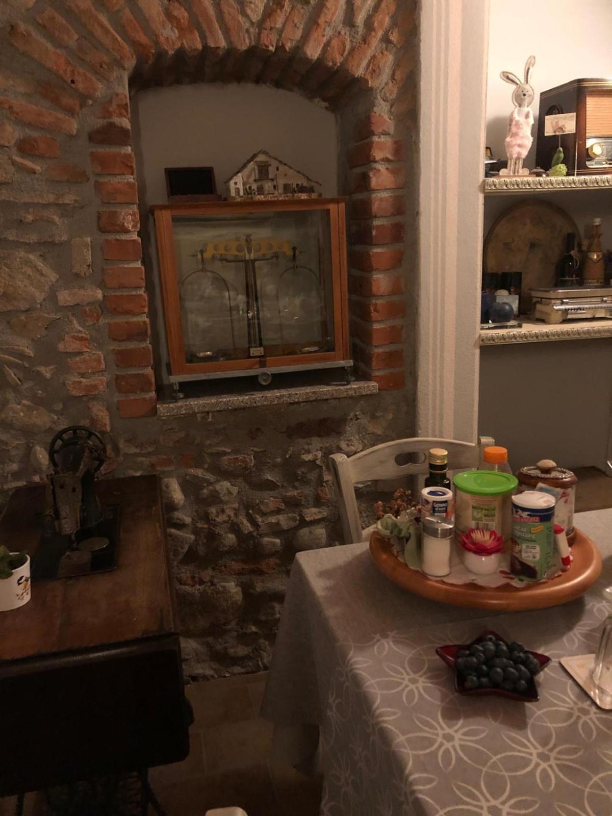 A Due Passi Dal Castello Bed & Breakfast Somma Lombardo Eksteriør bilde