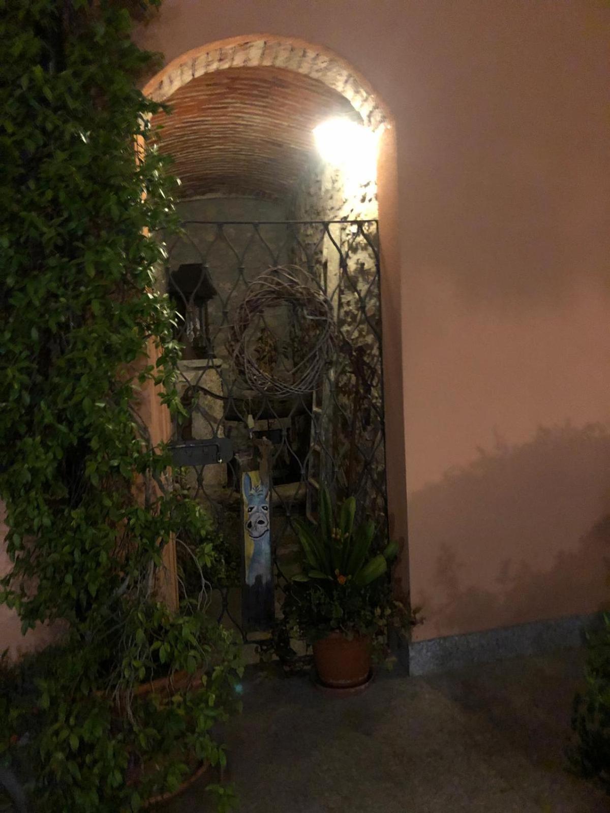 A Due Passi Dal Castello Bed & Breakfast Somma Lombardo Eksteriør bilde