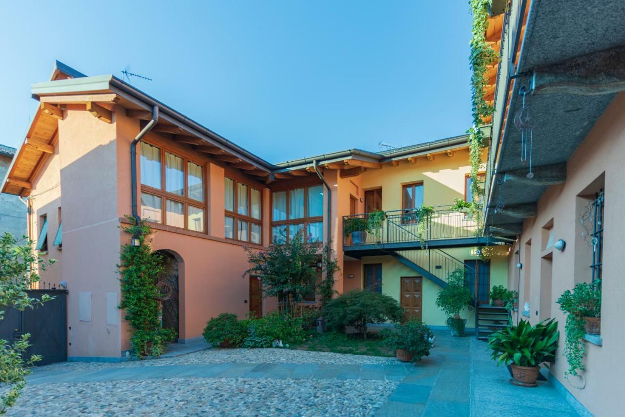A Due Passi Dal Castello Bed & Breakfast Somma Lombardo Eksteriør bilde