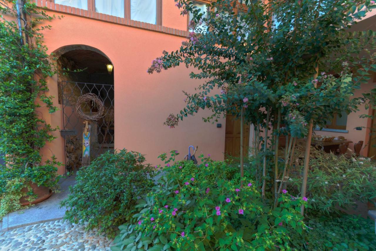 A Due Passi Dal Castello Bed & Breakfast Somma Lombardo Eksteriør bilde