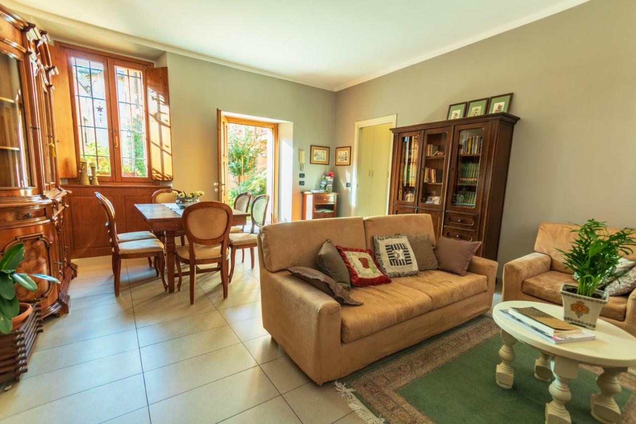 A Due Passi Dal Castello Bed & Breakfast Somma Lombardo Eksteriør bilde