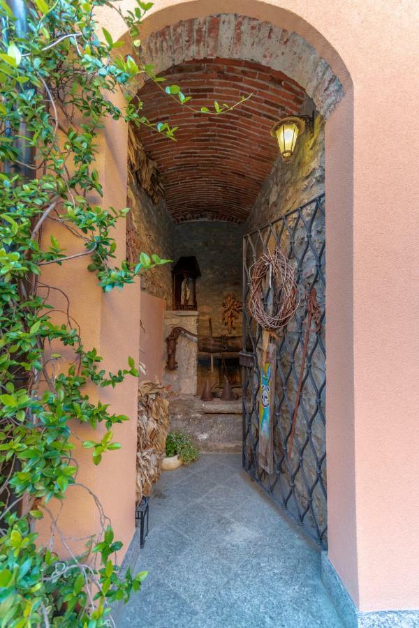 A Due Passi Dal Castello Bed & Breakfast Somma Lombardo Eksteriør bilde