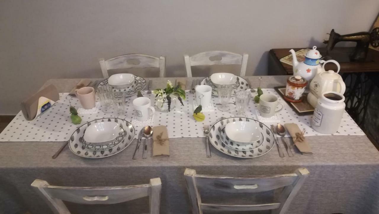 A Due Passi Dal Castello Bed & Breakfast Somma Lombardo Eksteriør bilde