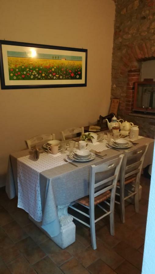 A Due Passi Dal Castello Bed & Breakfast Somma Lombardo Eksteriør bilde