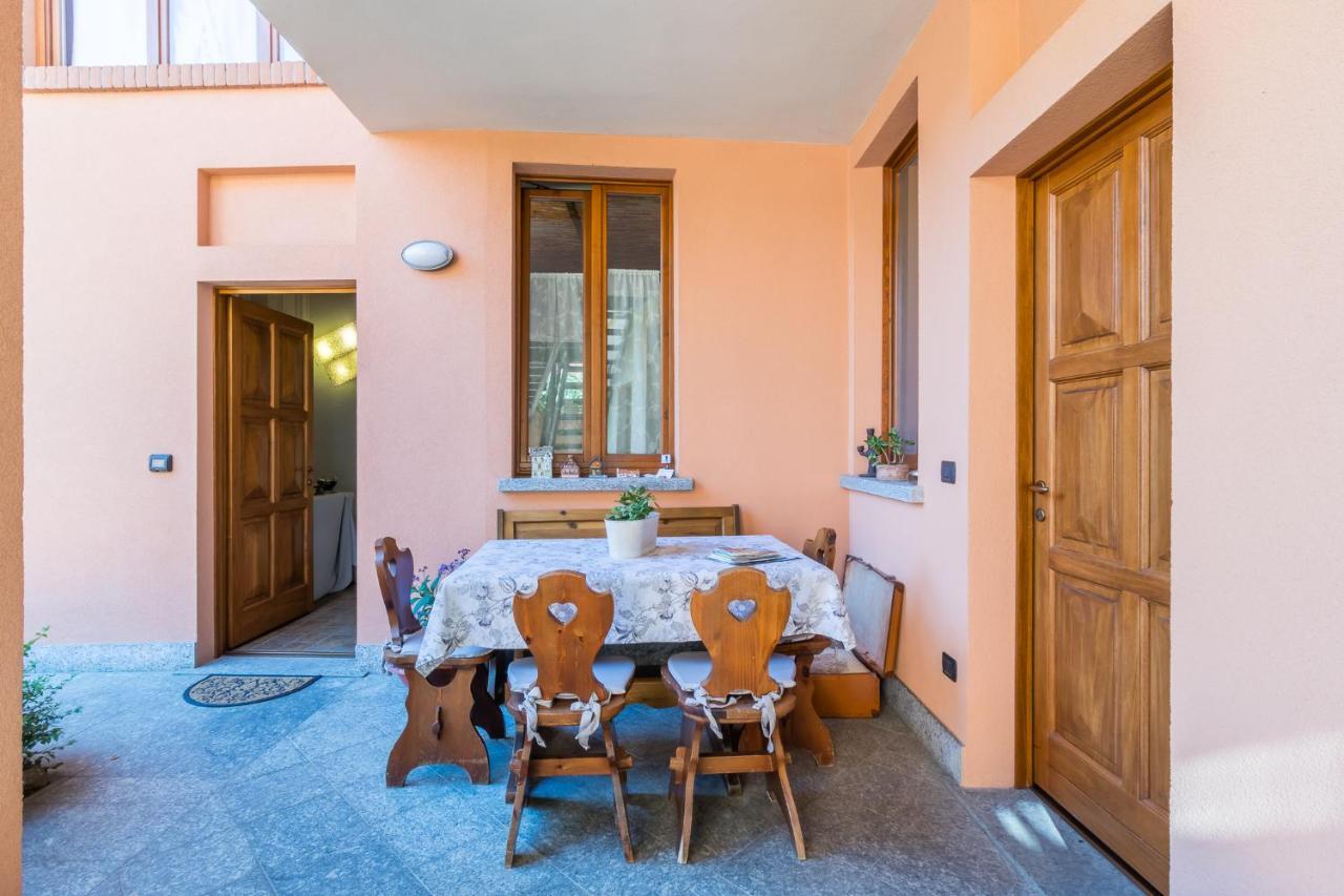 A Due Passi Dal Castello Bed & Breakfast Somma Lombardo Eksteriør bilde